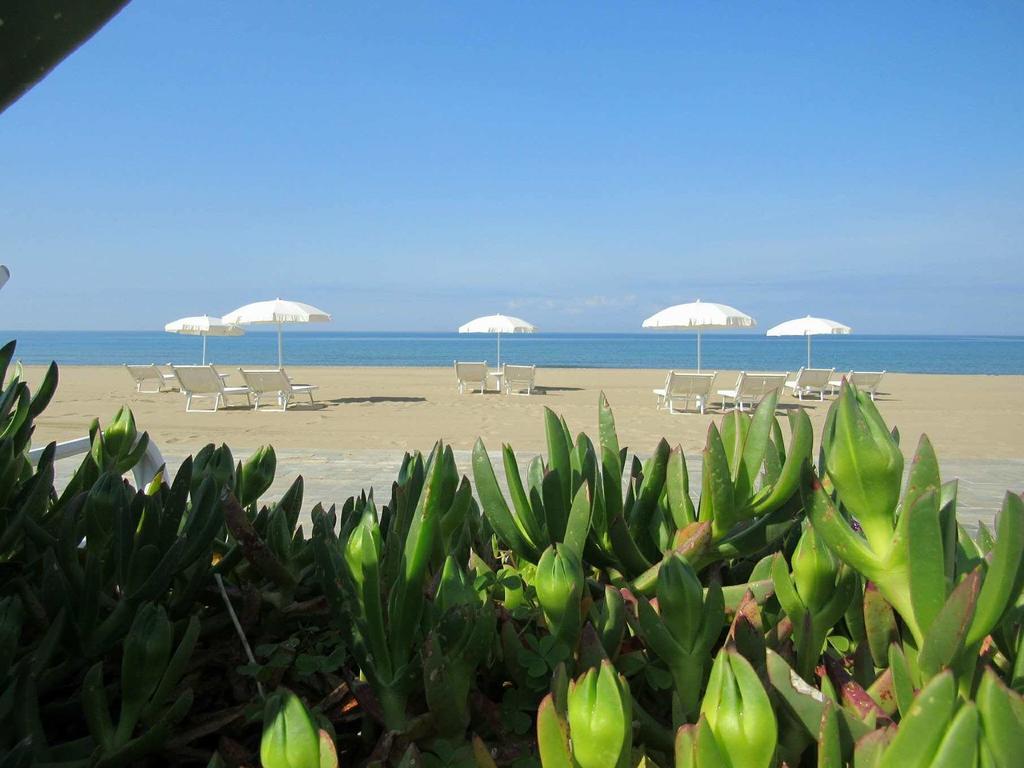 Hotel Schuhmann Paestum Exterior photo